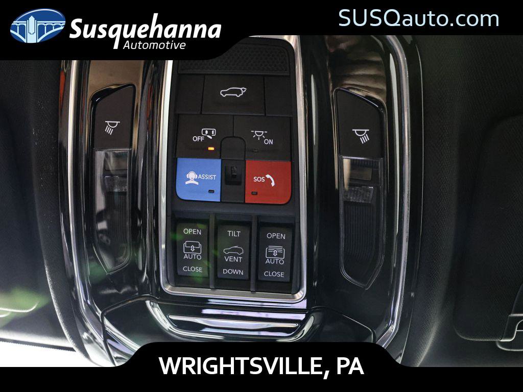 Used 2023 Jeep Grand Cherokee Overland w/ Advanced Protech Group III image 14