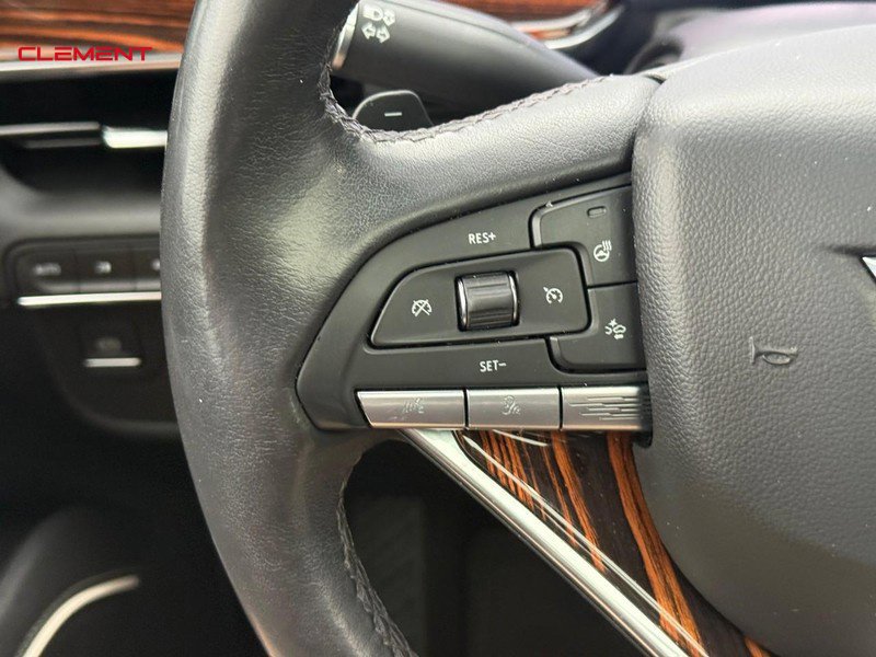 Used 2021 Cadillac Escalade Premium Luxury AWD/4WD image 22