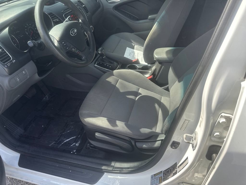 Used 2017 Kia Forte LX image 11