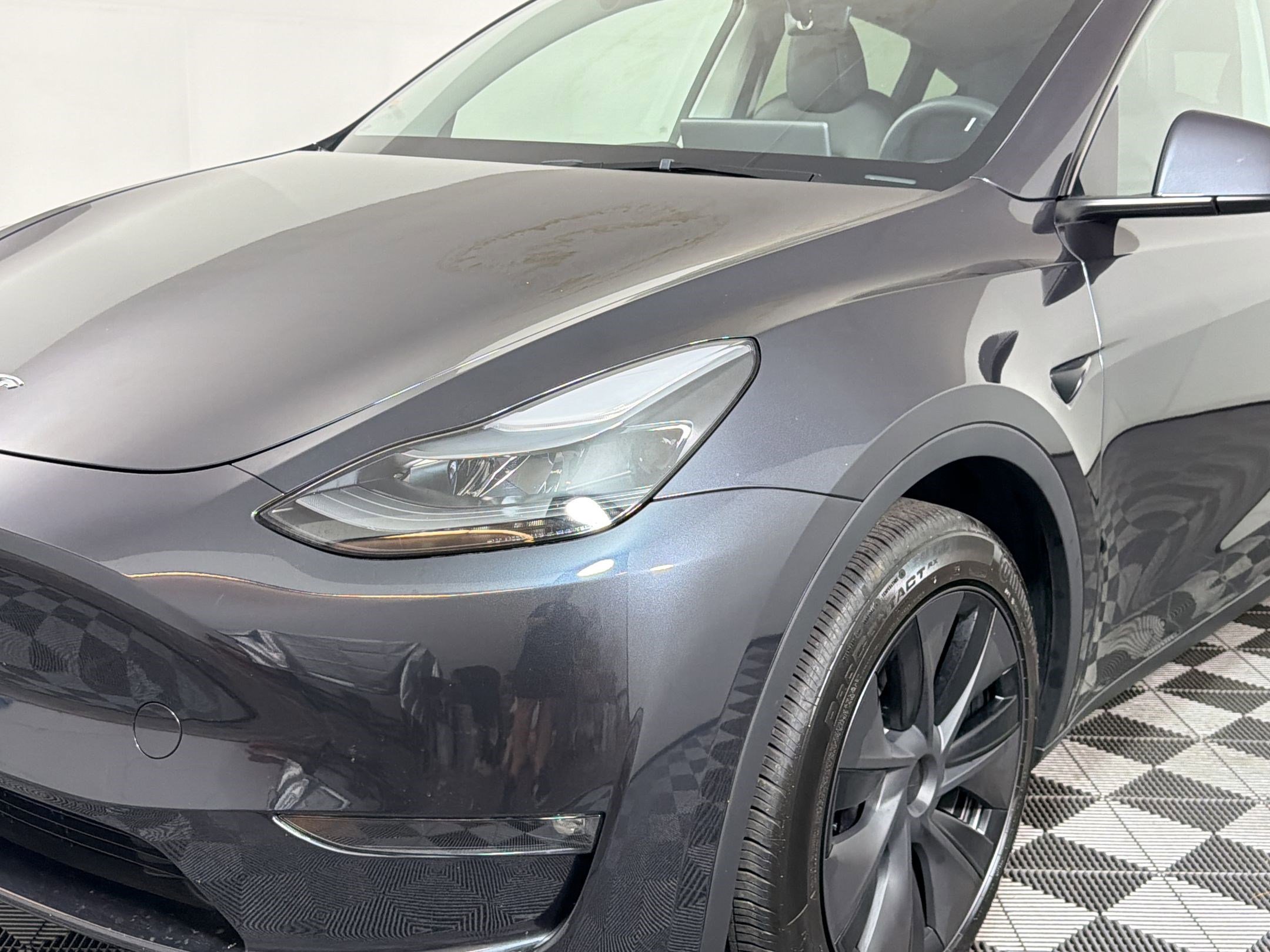 Used 2025 Tesla Model Y Long Range AWD/4WD image 9