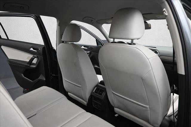 Used 2018 Volkswagen Tiguan SE FWD image 25