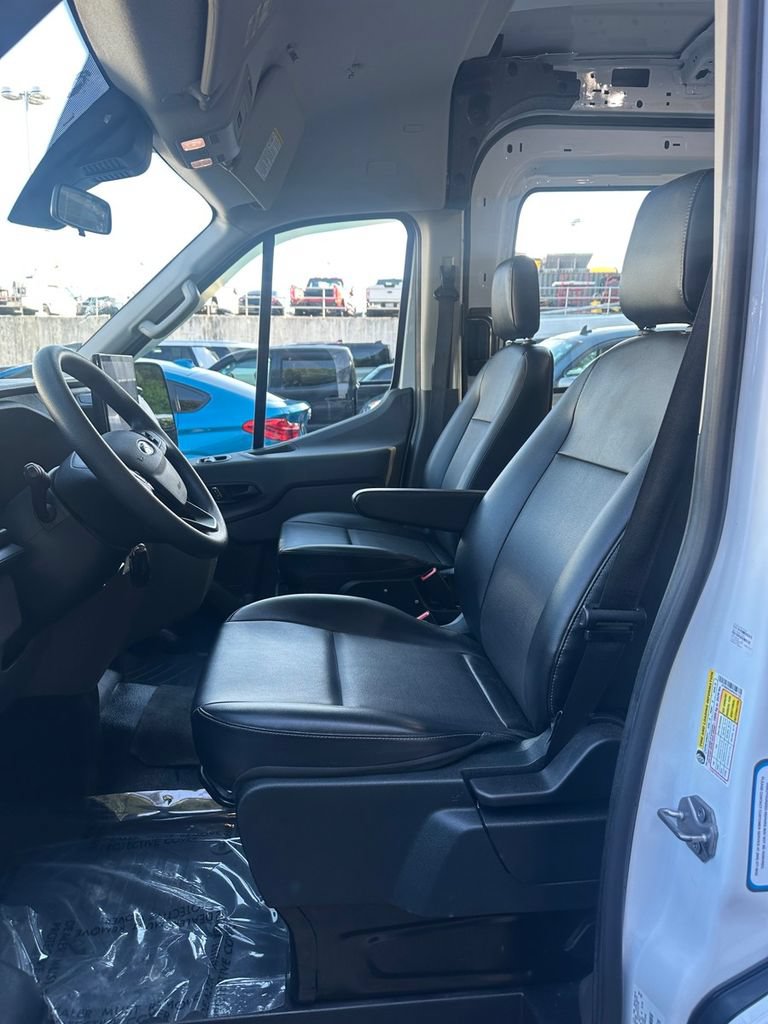 Used 2023 Ford E-Transit Medium Roof RWD image 12