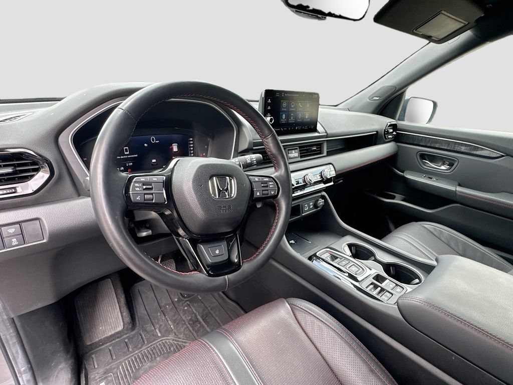 Used 2025 Honda Pilot Black Edition image 9