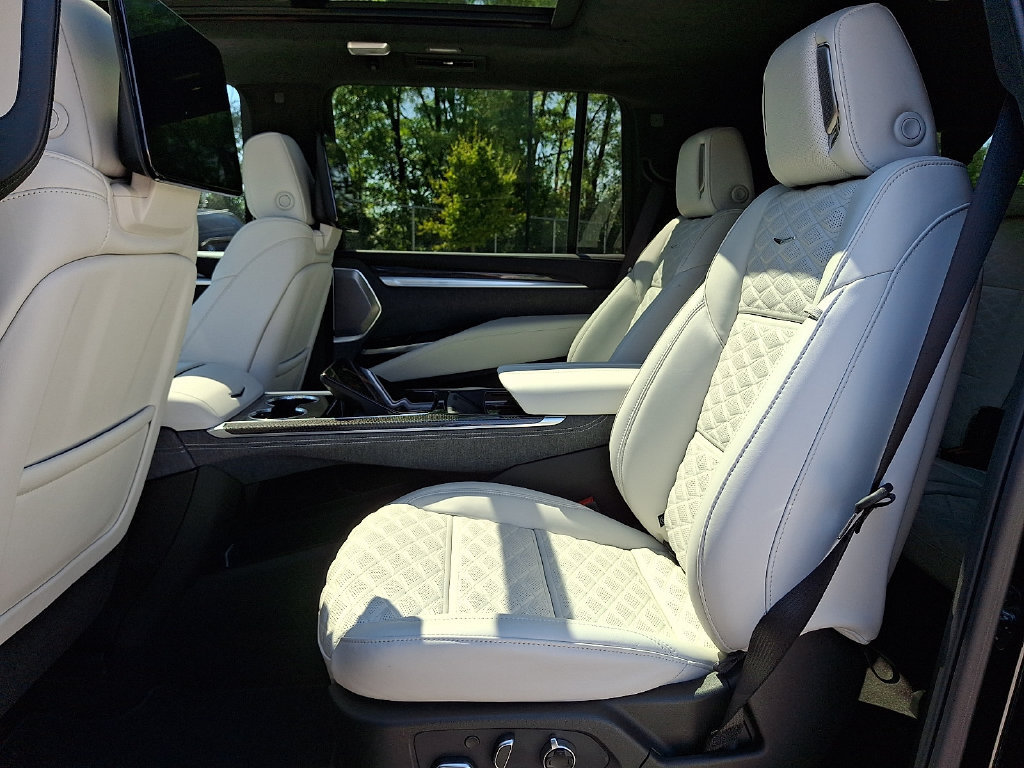 Certified 2026 Cadillac Escalade ESV V AWD/4WD image 11