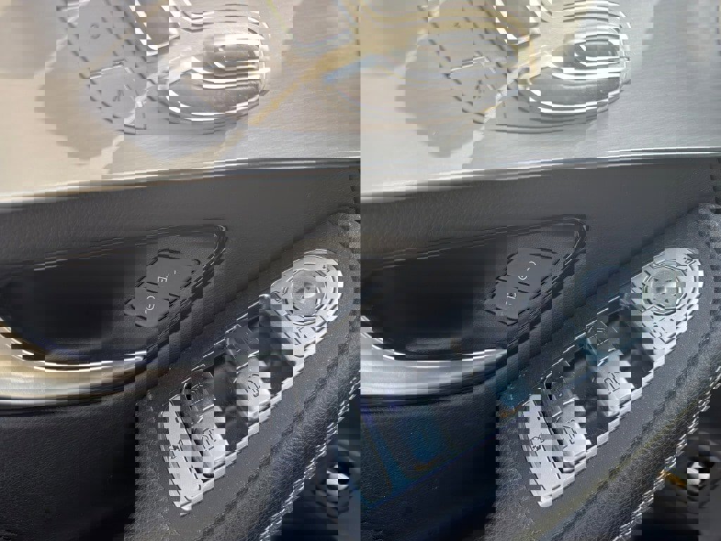 Used 2020 Mercedes-Benz GLC 300 4MATIC image 13