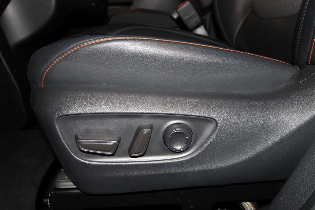 Used 2023 Toyota Sienna XSE image 7