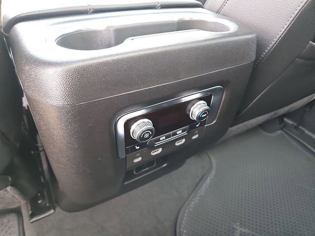 Used 2024 GMC Yukon Denali w/ Advanced Technology Package image 21