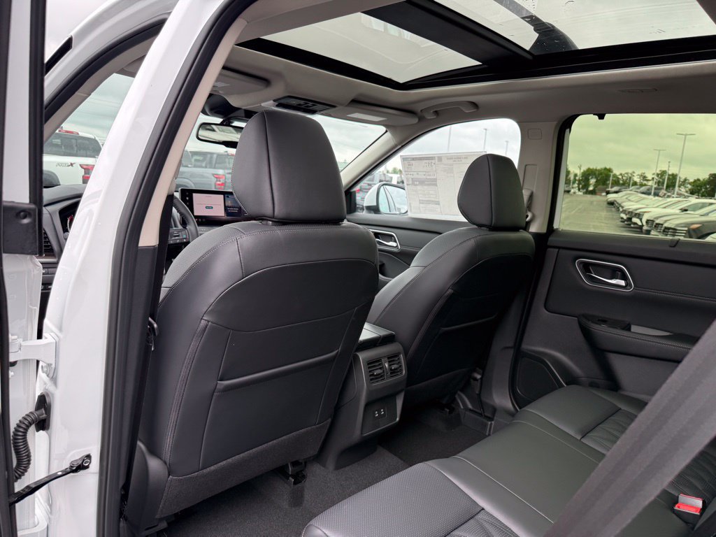 New 2026 Nissan Rogue Platinum AWD/4WD image 11