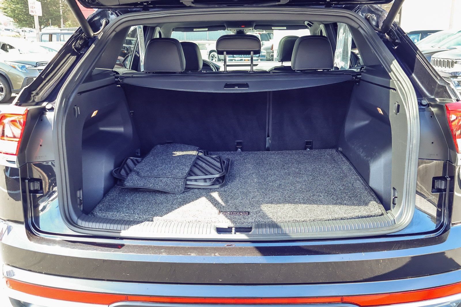 Used 2020 Volkswagen Atlas Cross Sport SEL Premium image 15