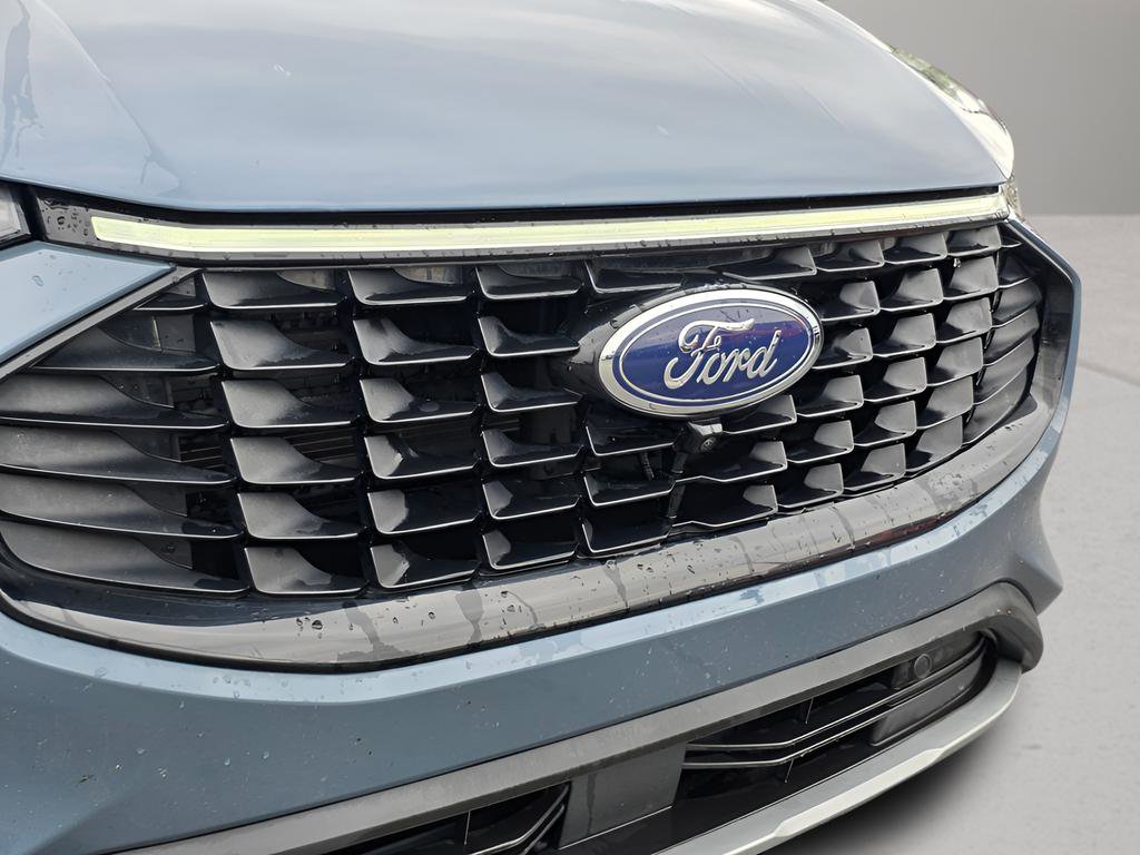 Used 2023 Ford Escape Platinum w/ Premium Technology Package FWD image 9