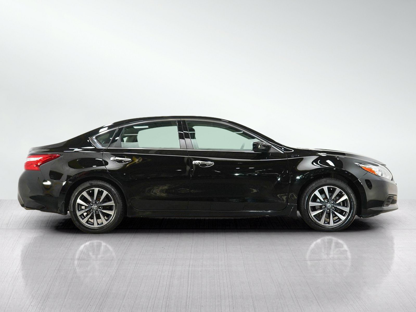 Used 2017 Nissan Altima 2.5 SV FWD image 6