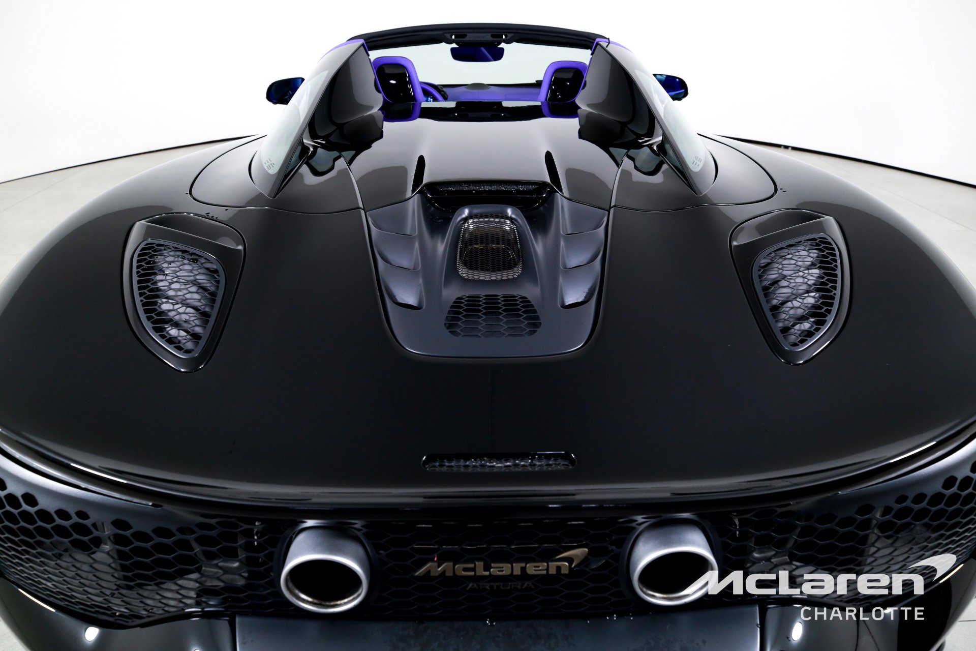 Used 2025 McLaren Artura Spider image 24
