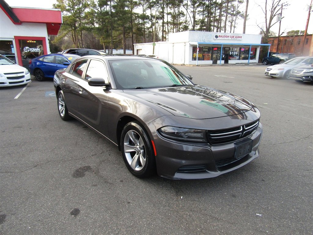 Used 2015 Dodge Charger SE w/ Sport Appearance Group image 12