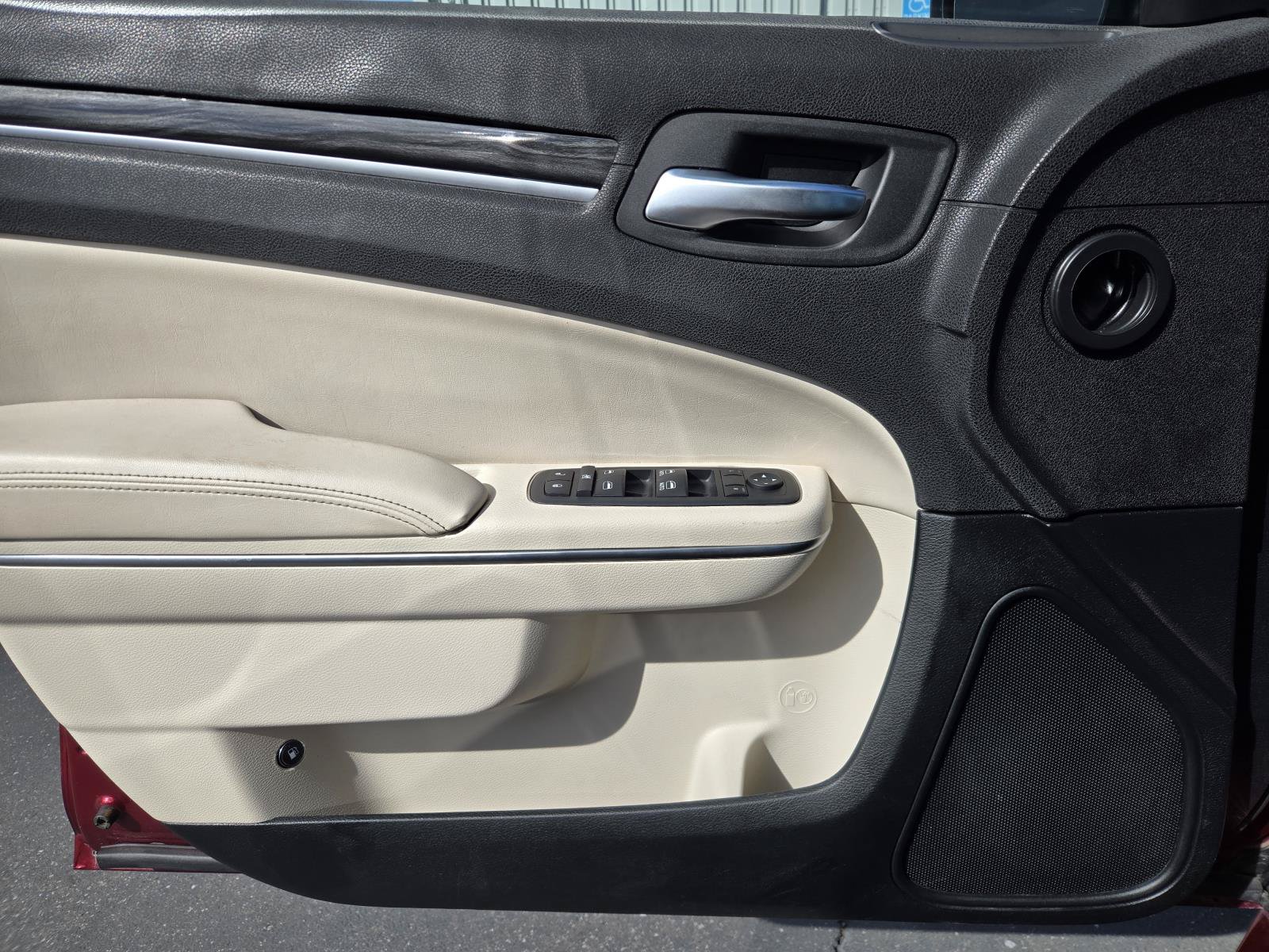Used 2017 Chrysler 300 Limited RWD image 20