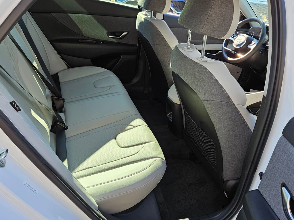 New 2025 Hyundai Elantra Limited image 16