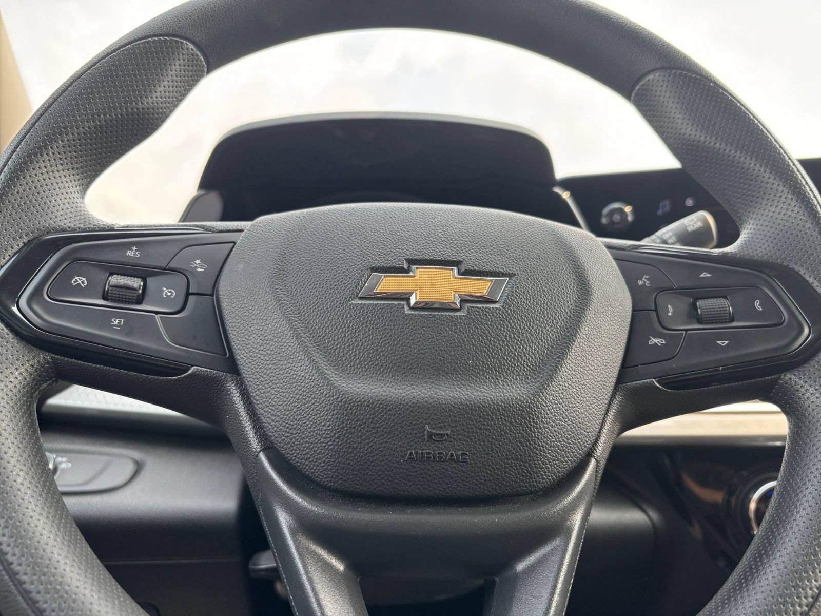 Used 2025 Chevrolet Trax LT FWD image 27
