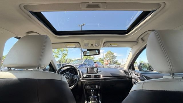 Used 2018 MAZDA MAZDA3 Grand Touring w/ Premium Equipment Package FWD image 18