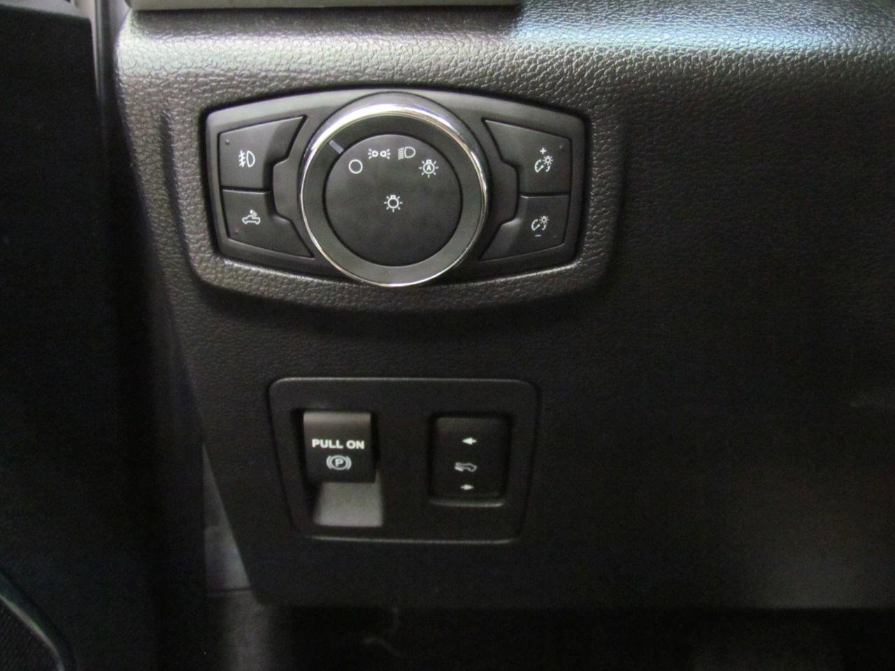 Used 2018 Ford F150 Lariat w/ Trailer Tow Package image 27