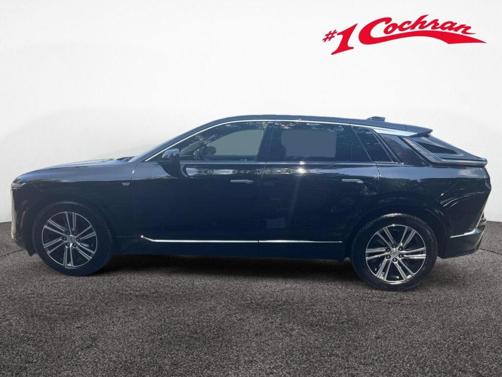Used 2025 Cadillac Lyriq Luxury AWD/4WD image 10