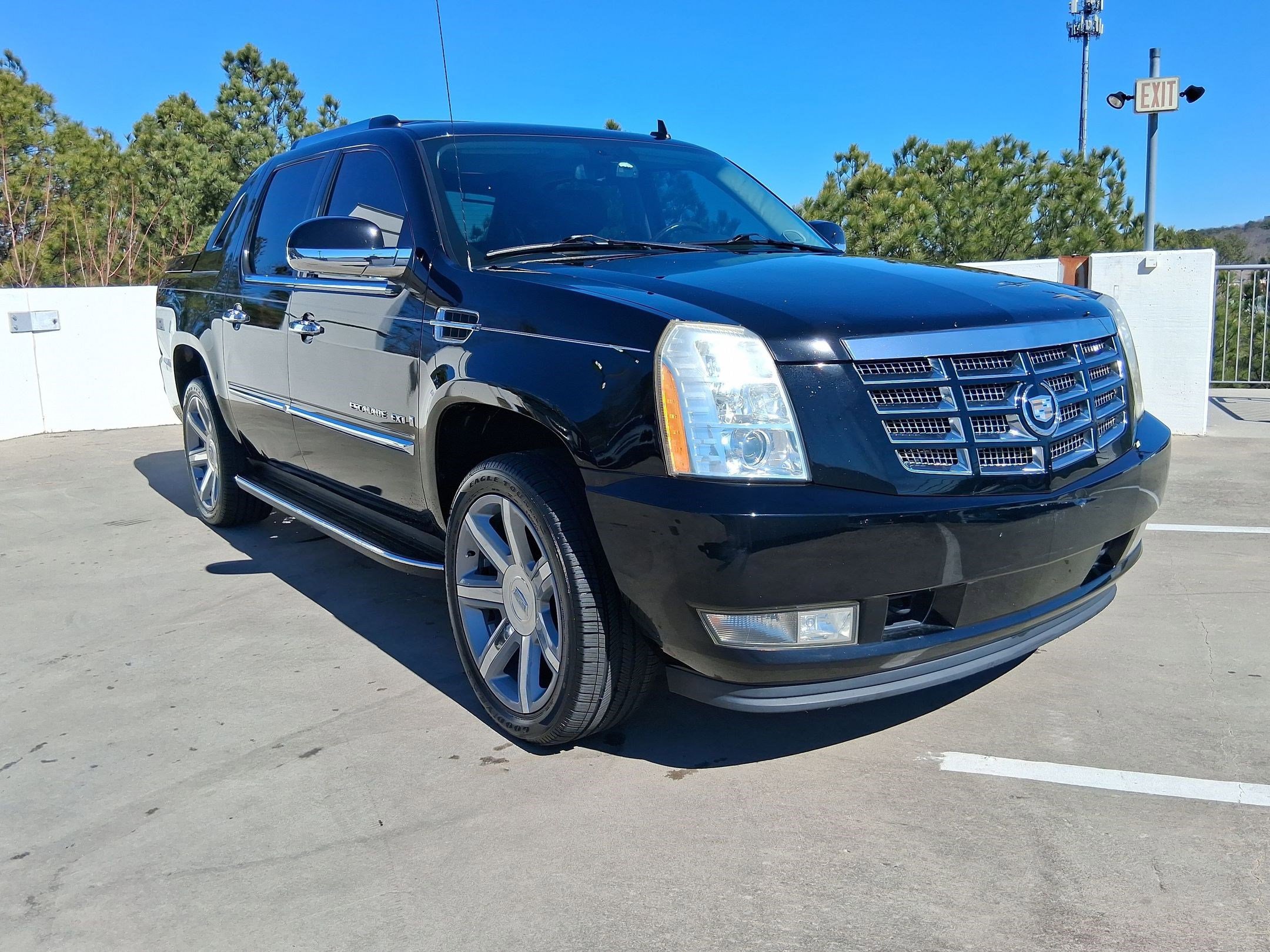 Used 2008 Cadillac Escalade EXT AWD/4WD image 6