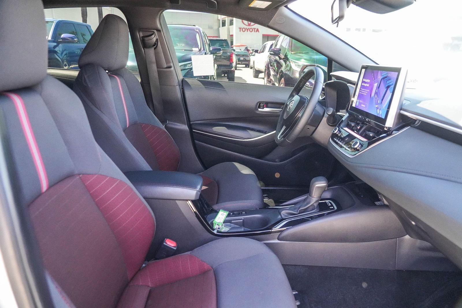 Certified 2025 Toyota Corolla SE w/ SE Premium Package FWD image 17
