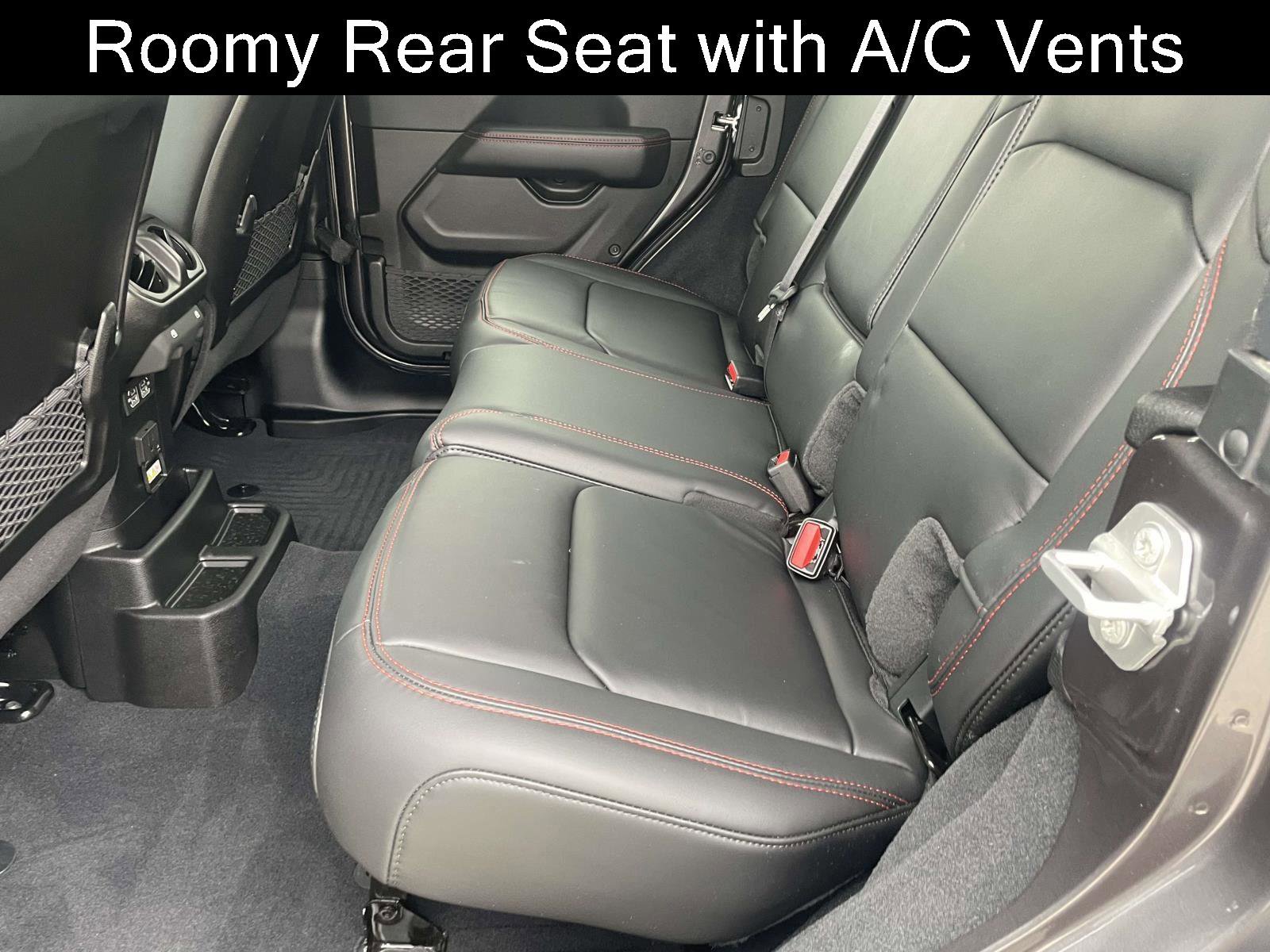 Used 2024 Jeep Wrangler Unlimited Rubicon w/ Technology Group image 12