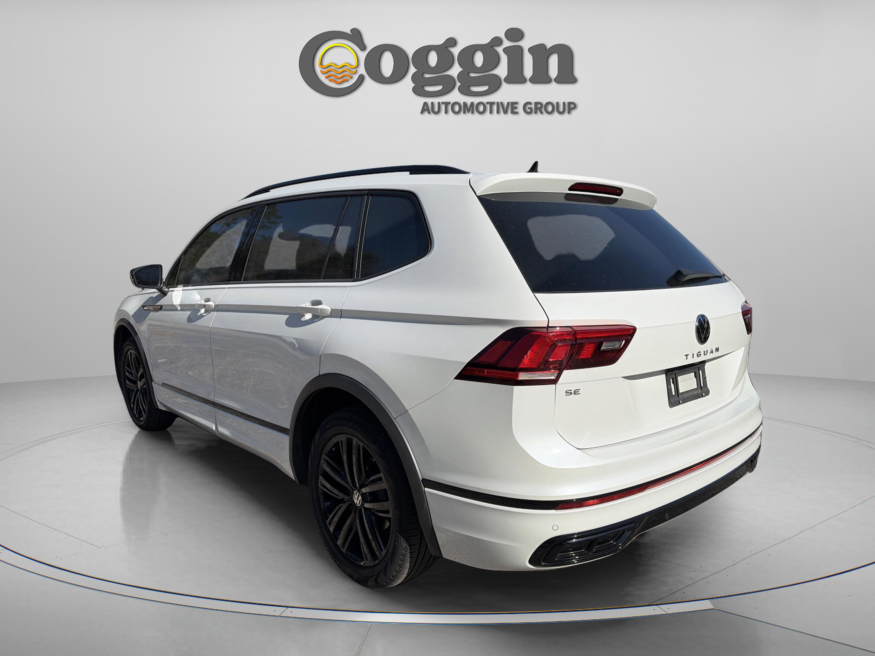 Used 2022 Volkswagen Tiguan SE R-Line image 4