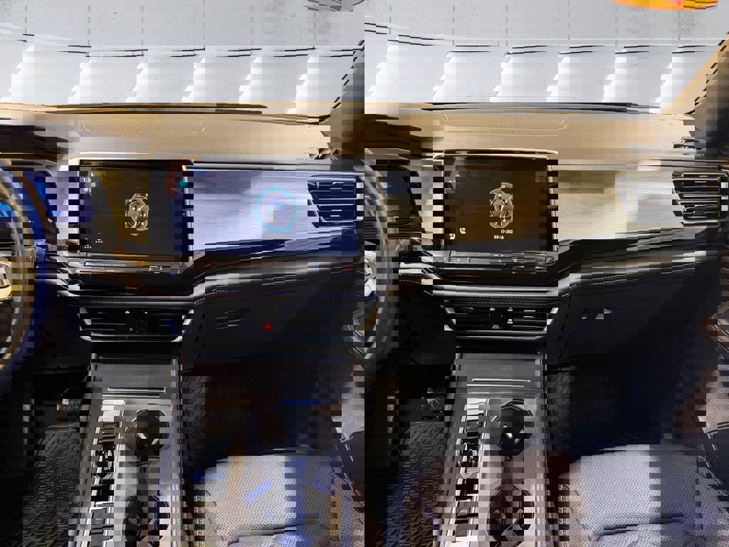 Used 2024 Volkswagen Atlas Cross Sport SE image 12