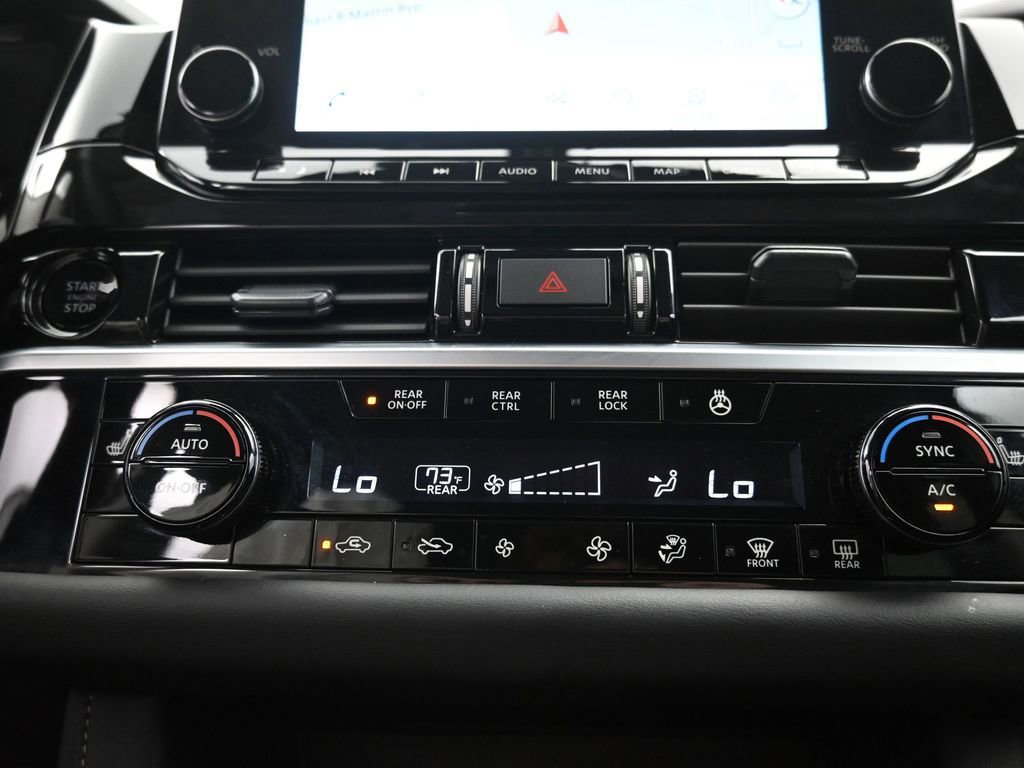 Used 2025 Nissan Pathfinder SL w/ Black Appearance Package AWD/4WD image 17