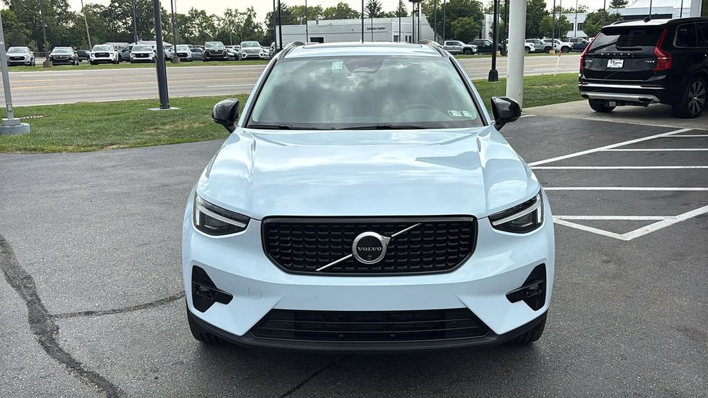 Used 2026 Volvo XC40 B5 Plus AWD/4WD image 4