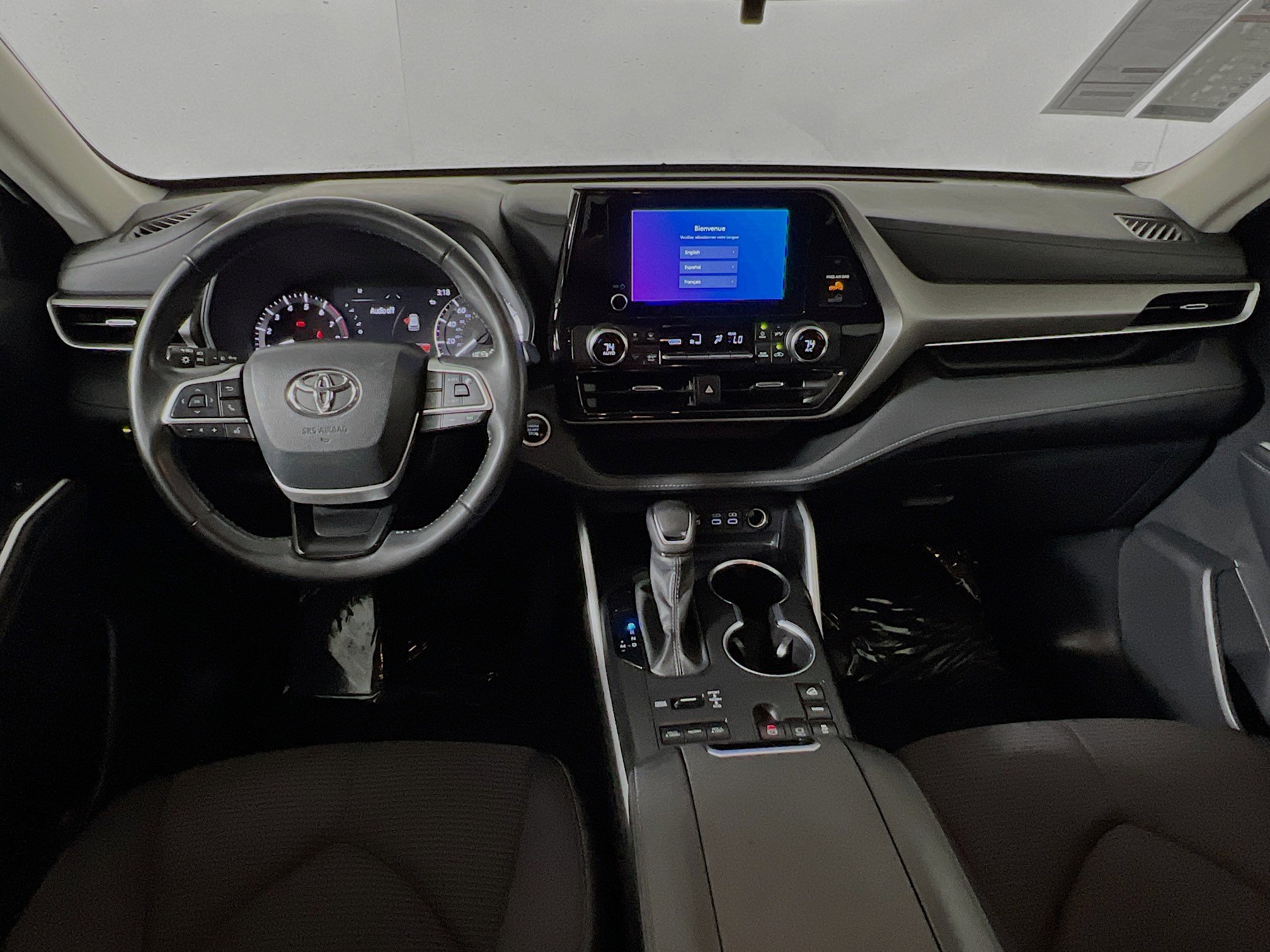 Used 2024 Toyota Highlander LE AWD/4WD image 30