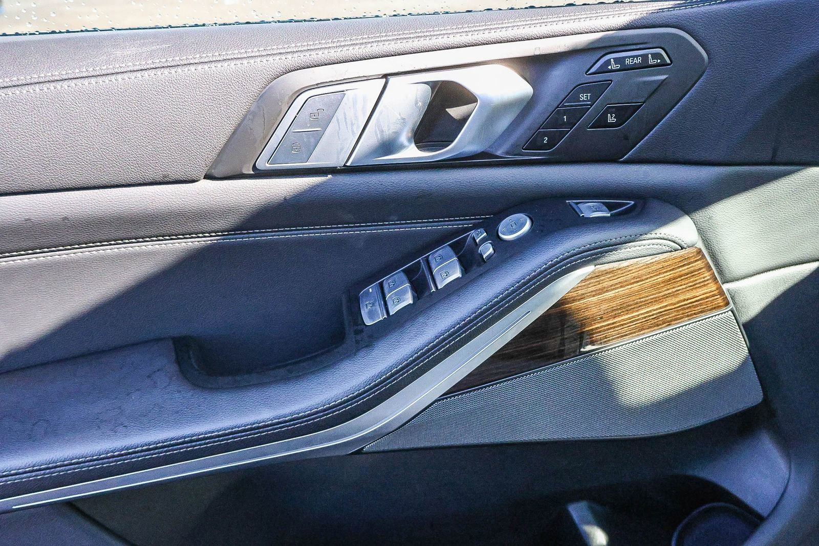 Used 2019 BMW X7 xDrive40i w/ M Sport Package image 29