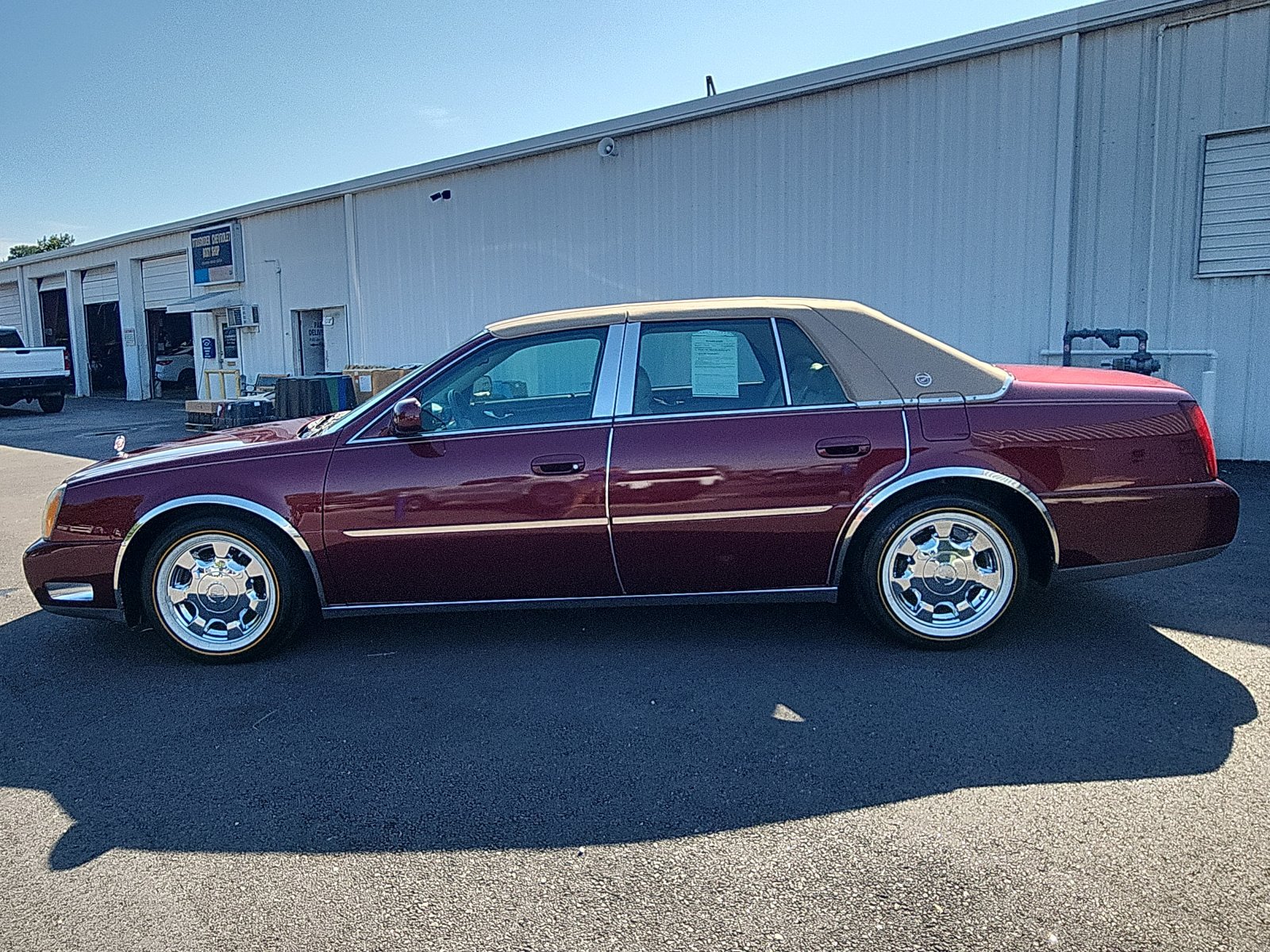 Used 2002 Cadillac De Ville w/ Comfort/Convenience Pkg FWD image 2
