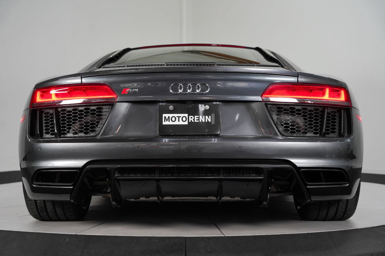 Used 2018 Audi R8 V10 w/ Premium Package RWD image 22