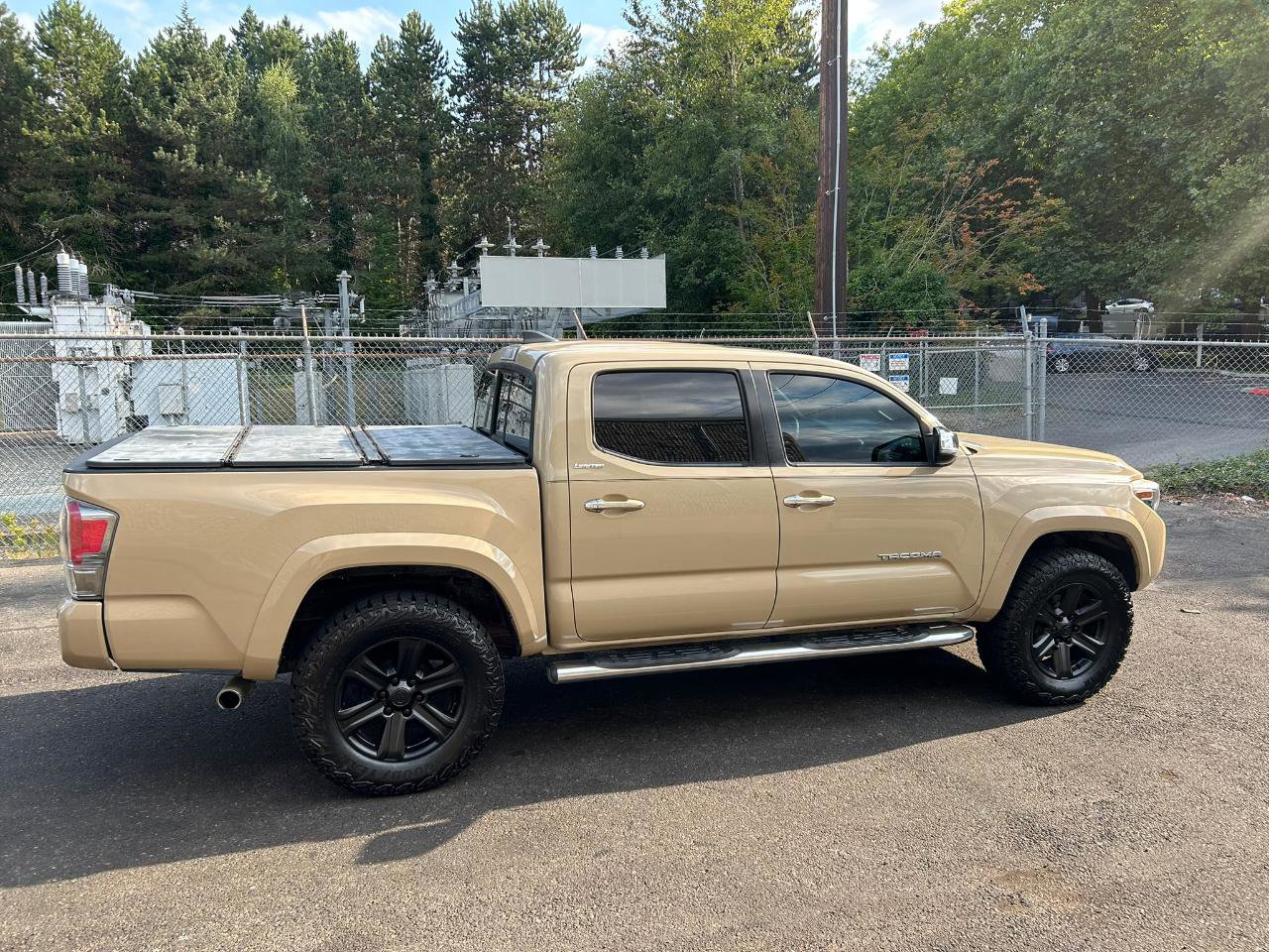 Used 2016 Toyota Tacoma Limited w/ Towing Package AWD/4WD image 4