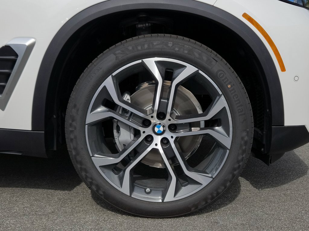 New 2026 BMW X5 xDrive40i w/ Parking Assistance Package image 8