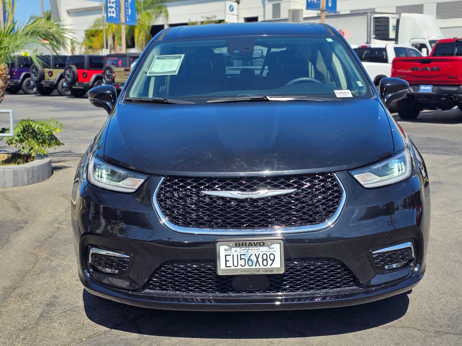 Used 2024 Chrysler Pacifica Limited FWD image 3