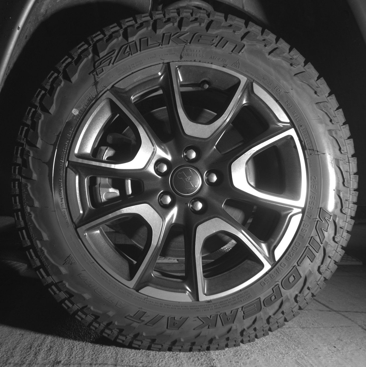 Used 2025 Jeep Compass Trailhawk image 12
