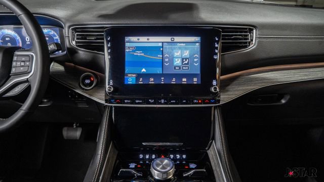 Used 2024 Jeep Wagoneer Series III w/ Premium Group I image 7