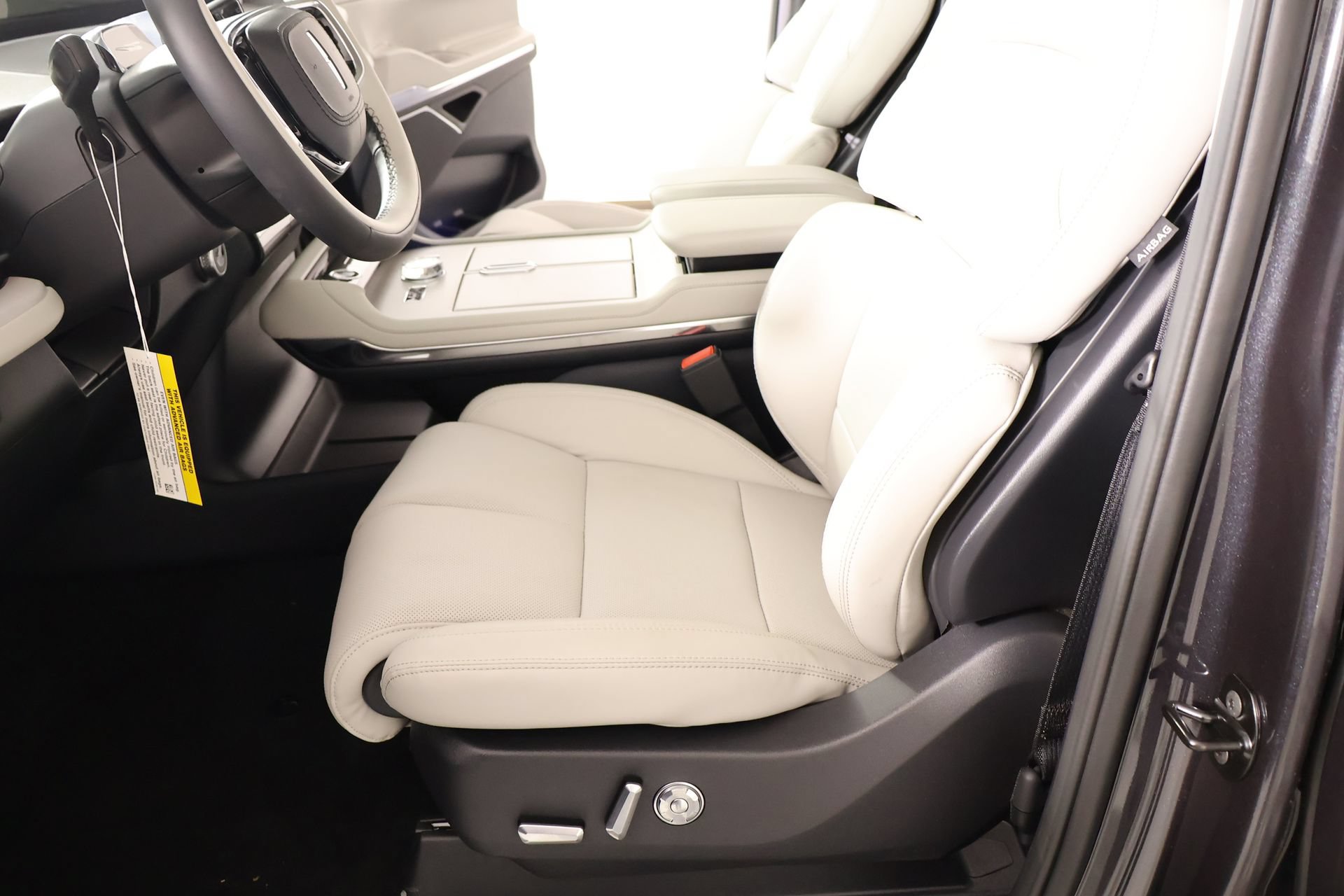 New 2026 Lincoln Navigator Premiere AWD/4WD image 12