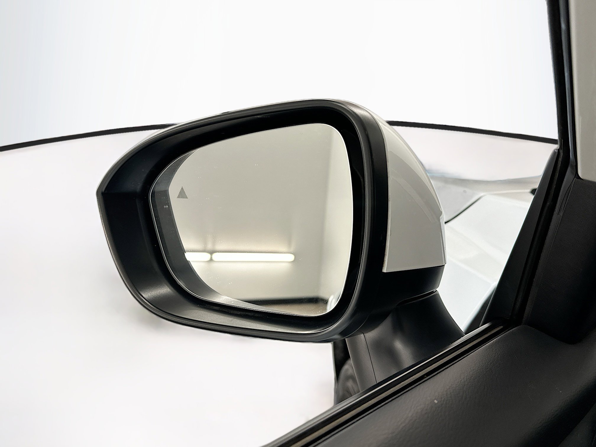 Used 2025 Nissan Rogue SV image 16