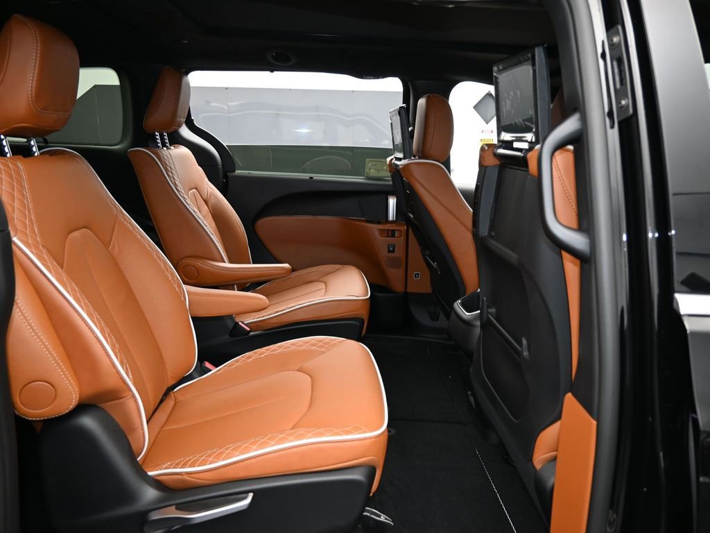 New 2026 Chrysler Pacifica Pinnacle image 44