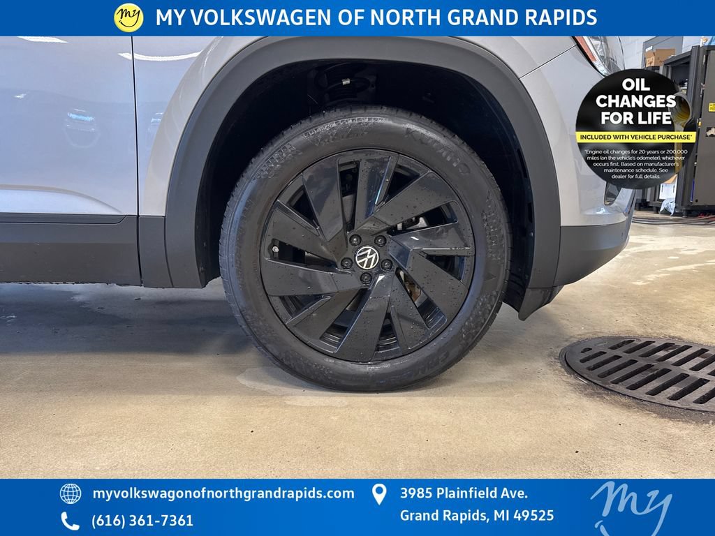 Used 2024 Volkswagen Atlas Cross Sport SE AWD/4WD image 35