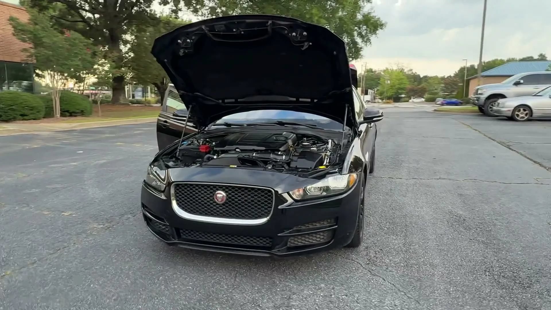 Used 2018 Jaguar XE Premium RWD image 74