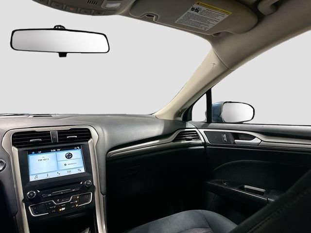 Used 2018 Ford Fusion SE w/ Fusion SE Technology Package FWD image 19