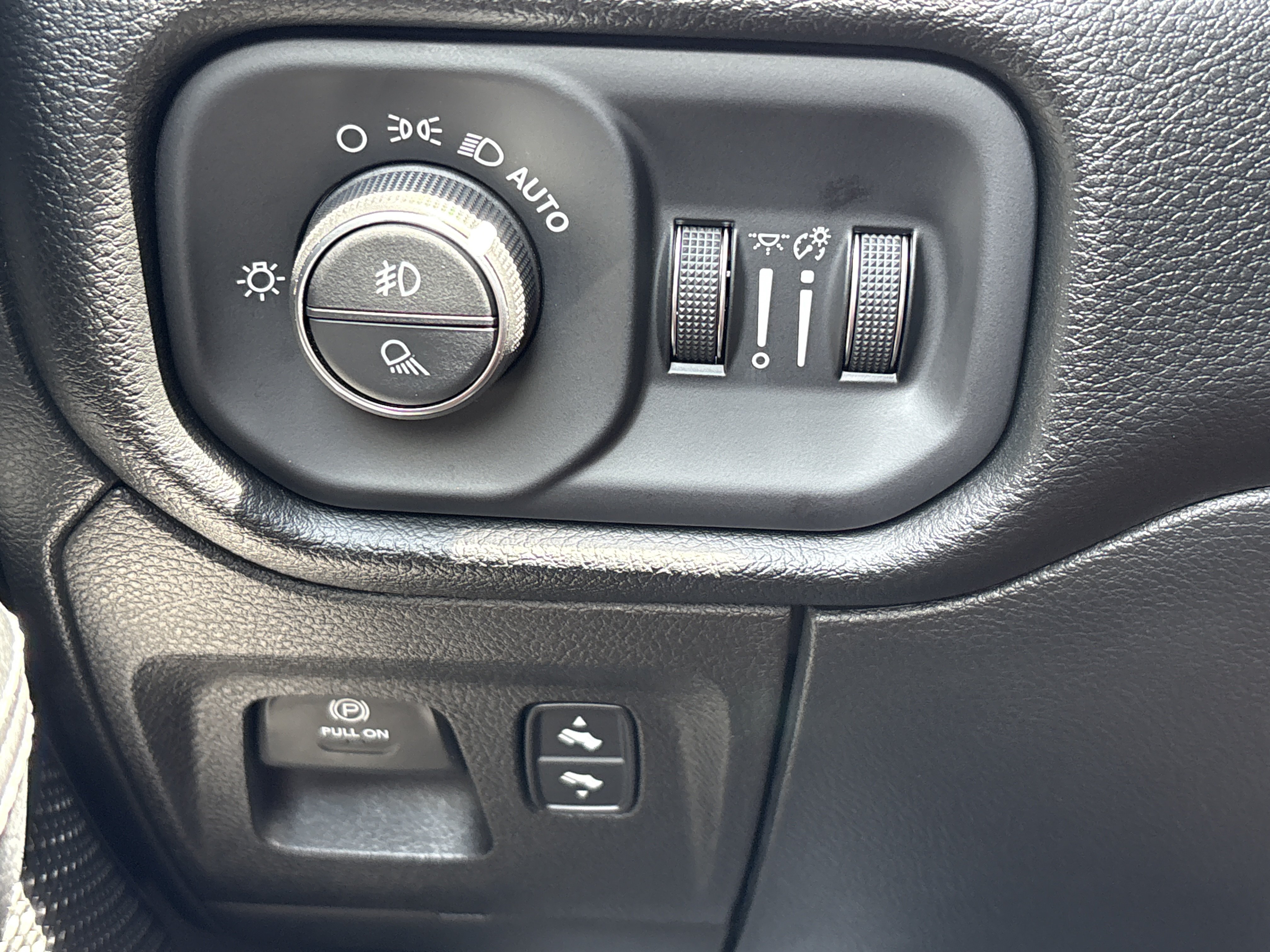 Certified 2022 RAM 1500 Laramie w/ Sport Appearance Package AWD/4WD image 32