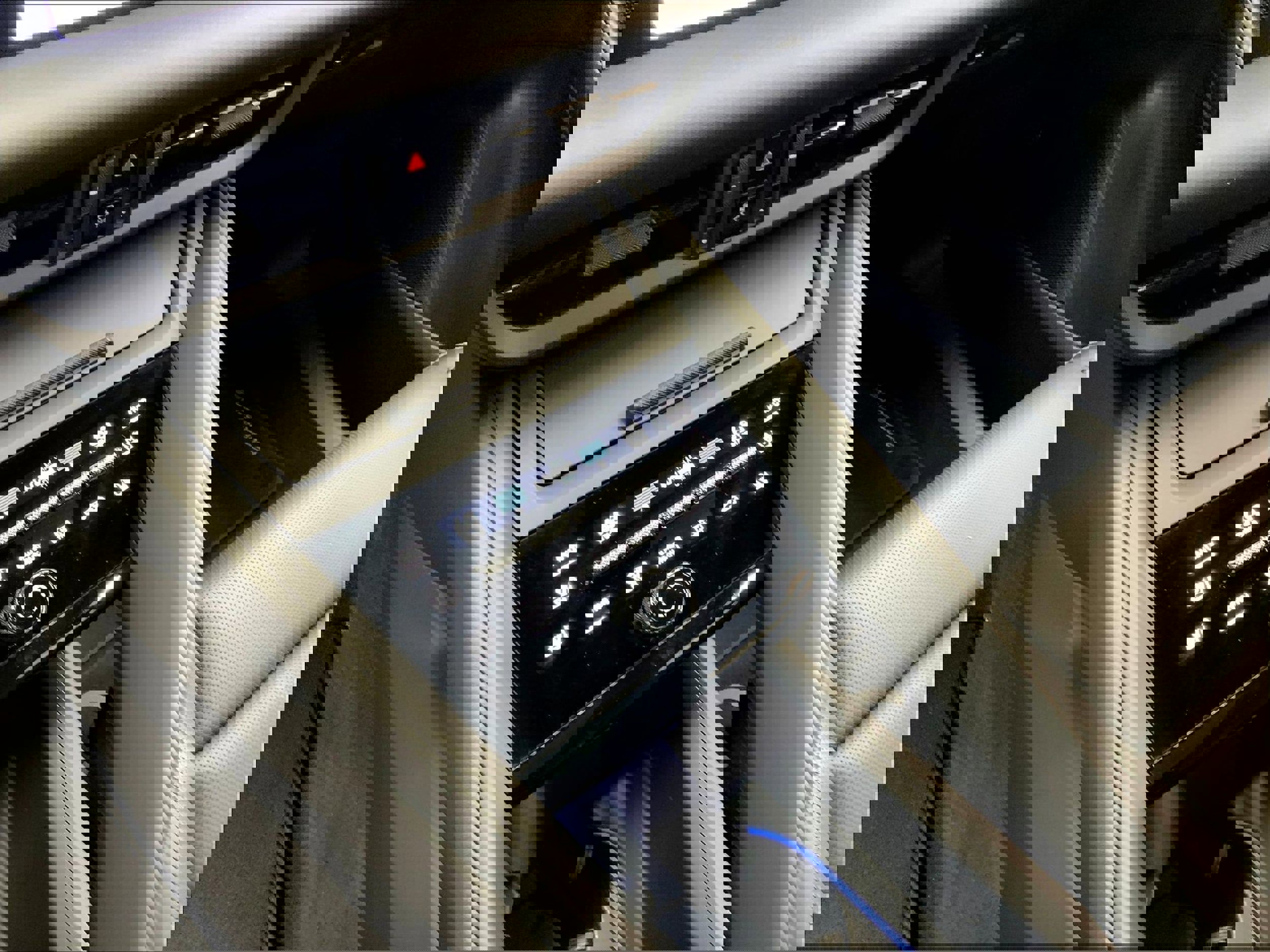 Used 2025 Porsche Macan Electric image 18