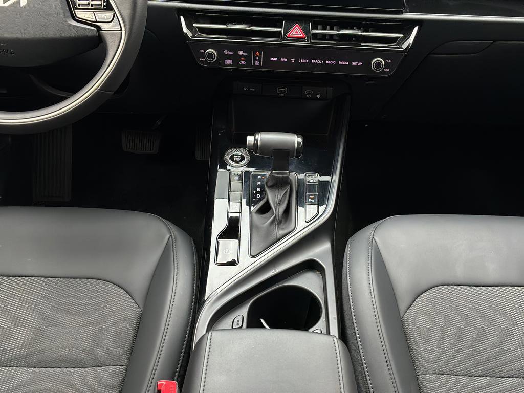 Certified 2025 Kia Niro EX FWD image 17