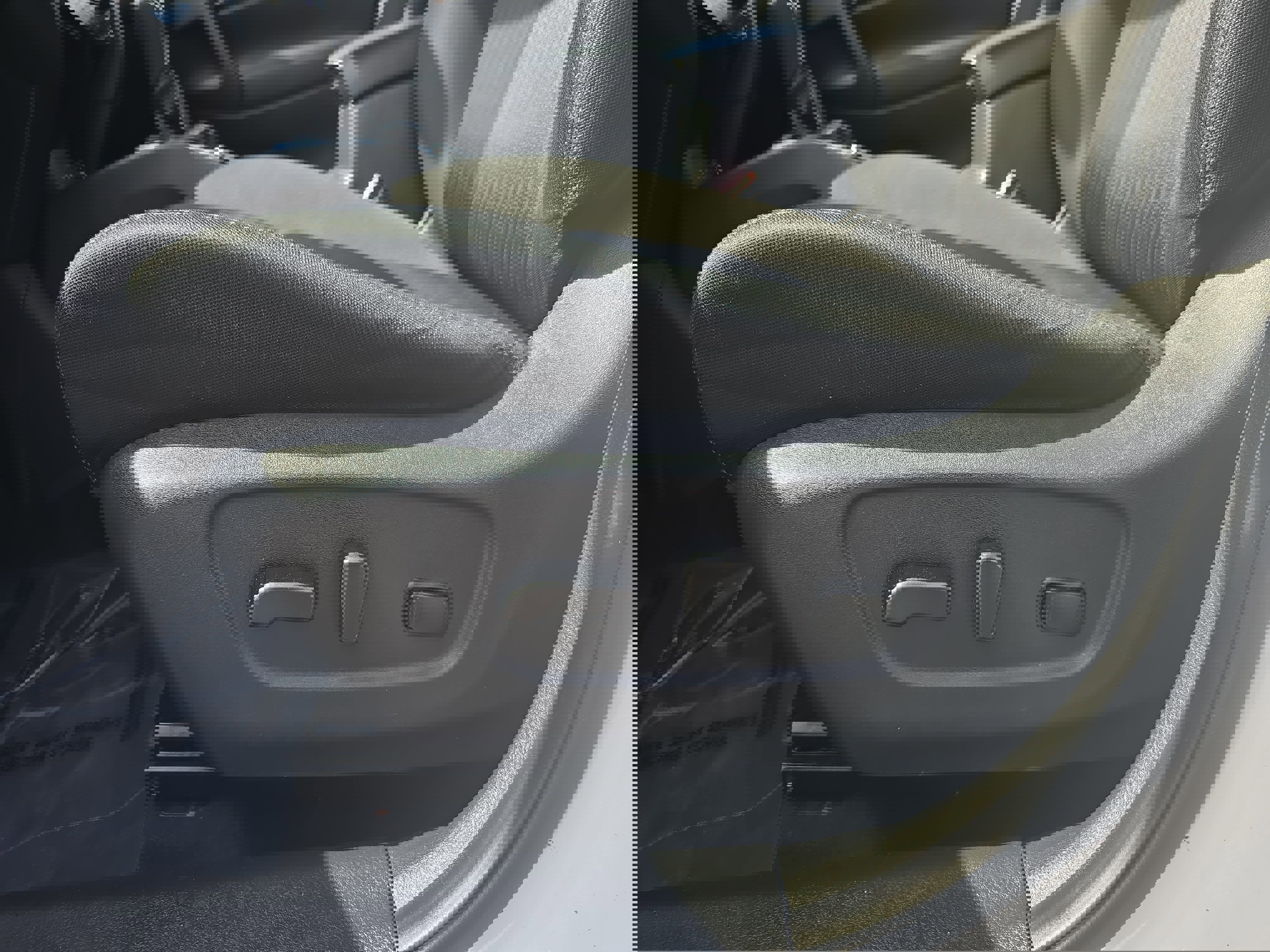 Used 2018 Nissan Rogue SV image 30