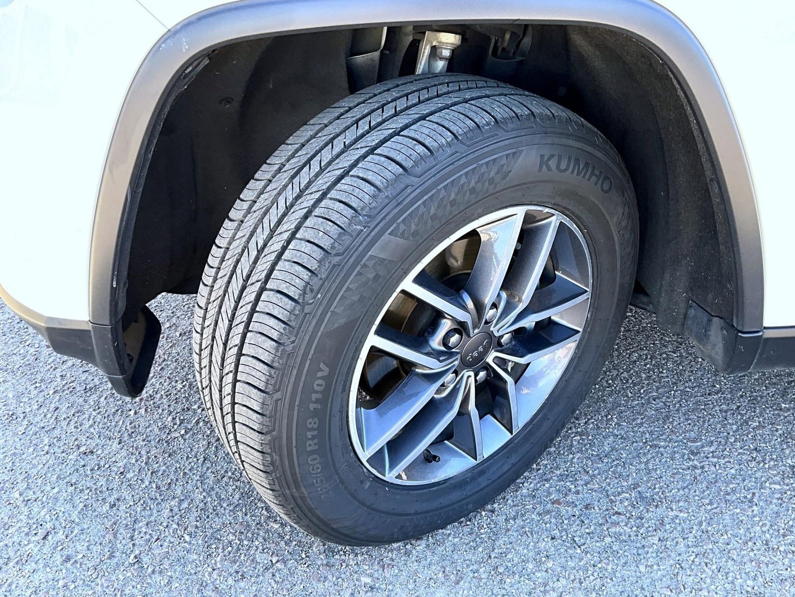 Used 2019 Jeep Grand Cherokee Limited AWD/4WD image 23